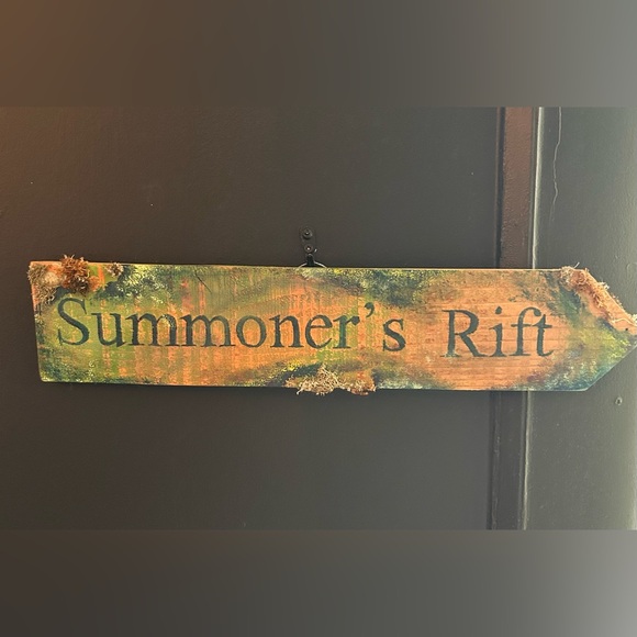 Summoner's Rift League of Legends HANDMADE Wooden Sign - Picture 10 of 10